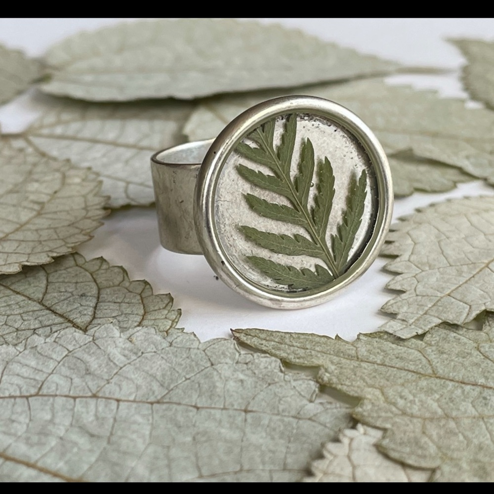 Fern large circle band ring